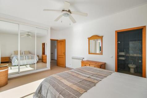 28 MASTER BEDROOM.jpg