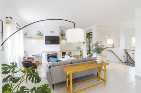 Living area_d (Large).jpg