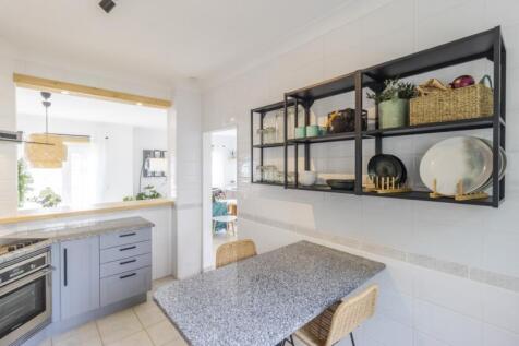 Kitchen_a (Large).jpg