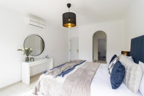 Master Bedroom (Large).jpg