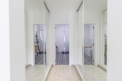 Master closet (Large).jpg