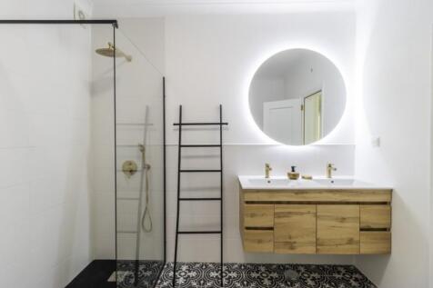 Master Bathroom_b (Large).jpg
