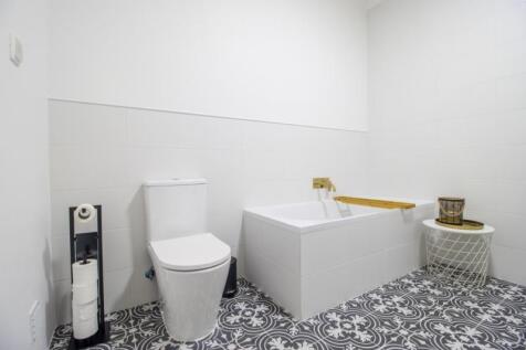 Master Bathroom_a (Large).jpg