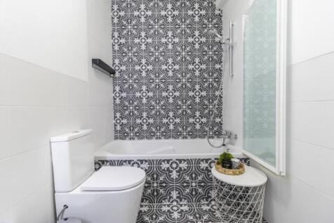 Bathroom_a (Large).jpg
