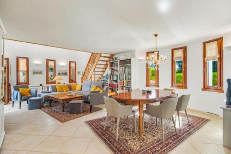 1.1 LIVING ROOM.jpg