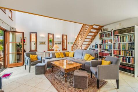 1.3 LIVING ROOM.jpg
