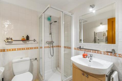 26 BATHROOM.jpg