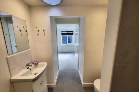 En suite wet room...