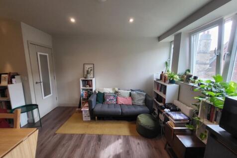 Lounge Kitchen 