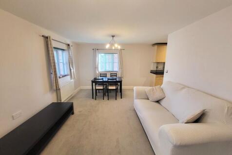 Lounge Dining roo...