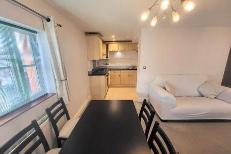 Lounge Dining roo...