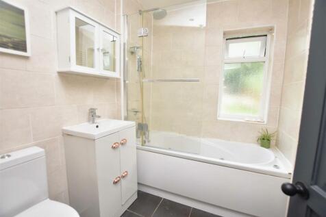 Family Bathroom.JPG