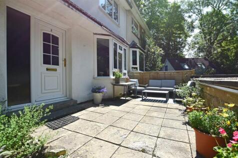 Front Patio Area.JPG