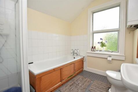Family Bathroom.JPG