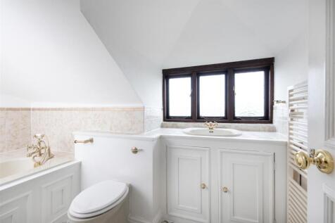 Family Bathroom I.jpg
