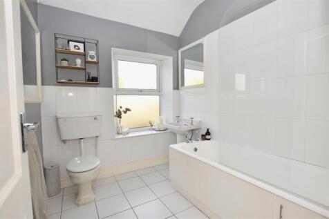 Family Bathroom.JPG