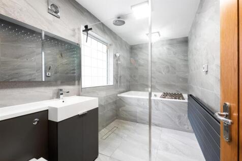 Family Bathroom.jpg