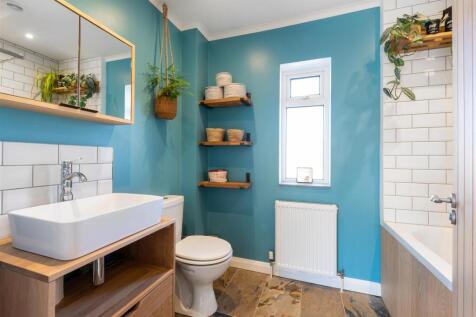 Family Bathroom.jpg