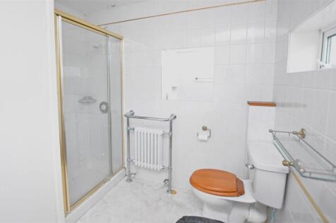 Family Bathroom II.JPG