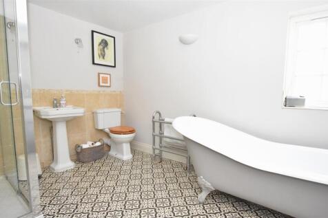 Family Bathroom.JPG