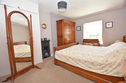 Principle Bedroom.JPG