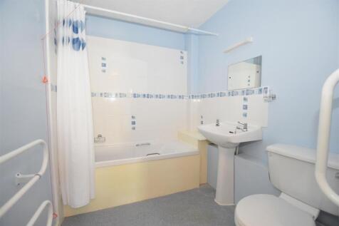 Bathroom.JPG