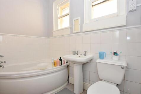 Family Bathroom.JPG