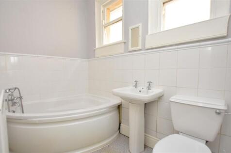 Family Bathroom.JPG