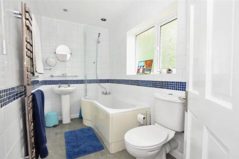 Family Bathroom.JPG