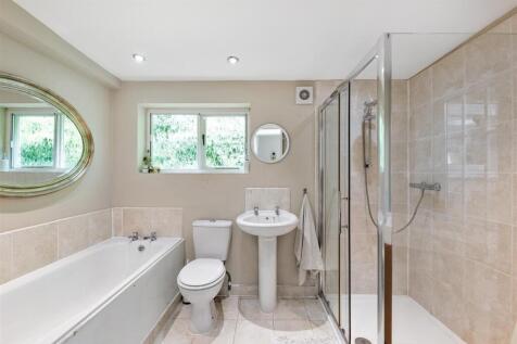 Family Bathroom.jpg