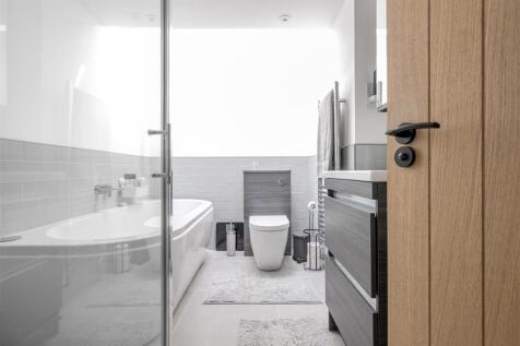 Family Bathroom.jpg