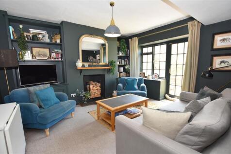 Living Room.JPG