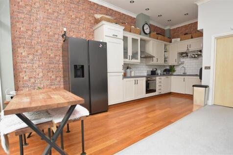 Kitchen Diner.JPG