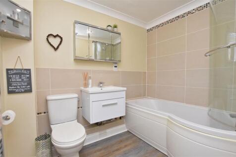 Family Bathroom.JPG