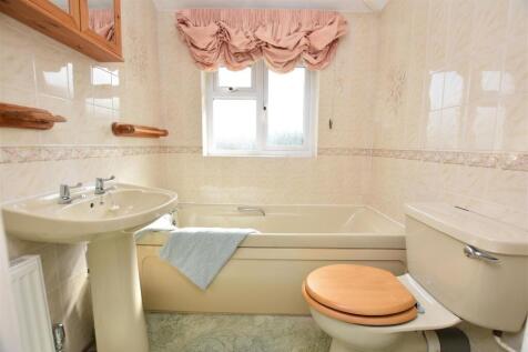 Family Bathroom.JPG