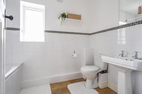 Family Bathroom.jpg