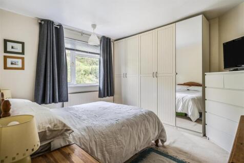 Bedroom One (2).jpg