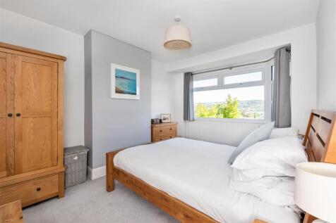 Bedroom 1.jpg