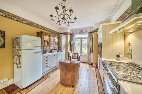 Kitchen 2.jpg