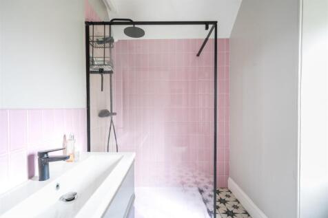 Shower Room.jpg