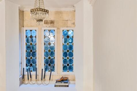 Ornate window.jpg