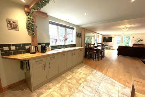 OPEN PLAN KITCHEN