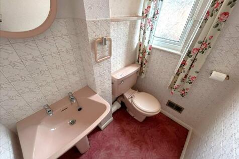 FIRST FLOOR WC