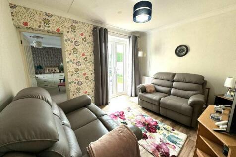 SITTING ROOM/BEDROOM