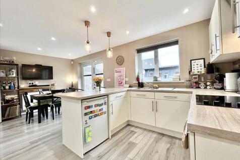 OPEN PLAN DINING