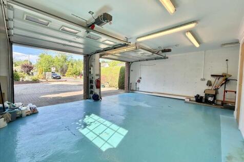DOUBLE GARAGE