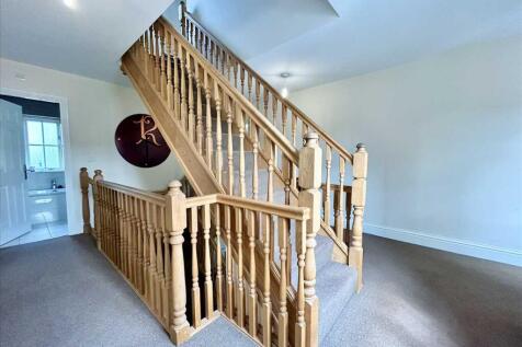 FIRST FLOOR LANDING