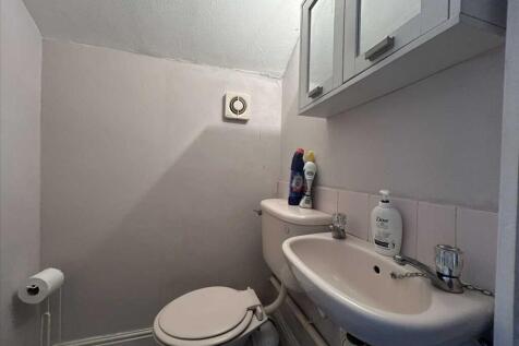 FIRST FLOOR WC