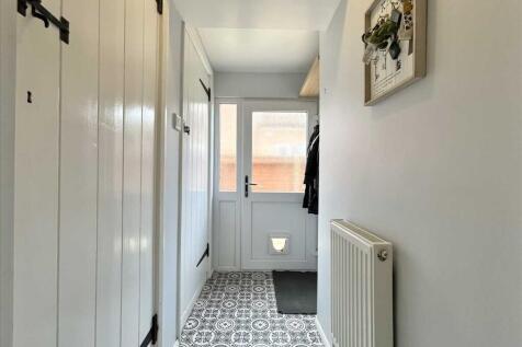 REAR HALLWAY