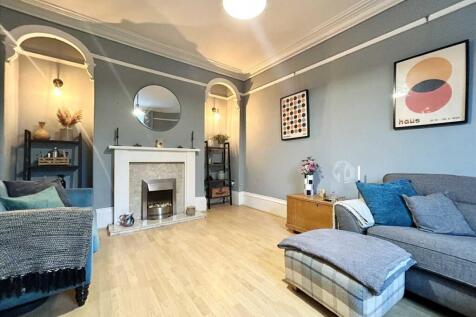 FRONT RECEPTION ROOM